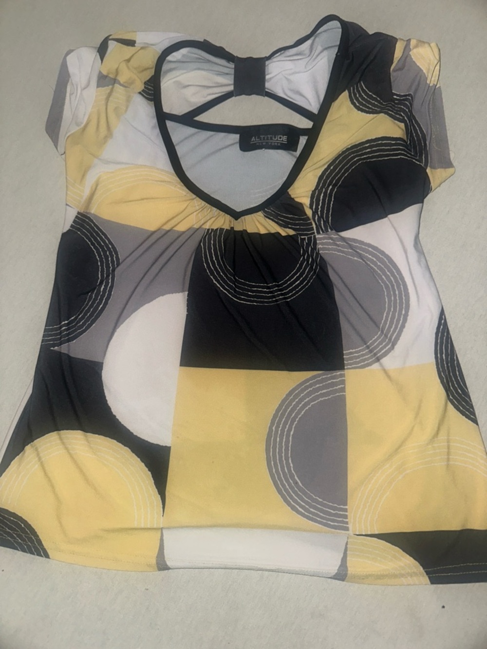 Womens OS Altitude Yellow & Black Geometric Short Sleeve Scoop Top